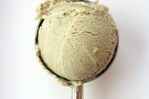 Мороженое с кокосом и авокадо