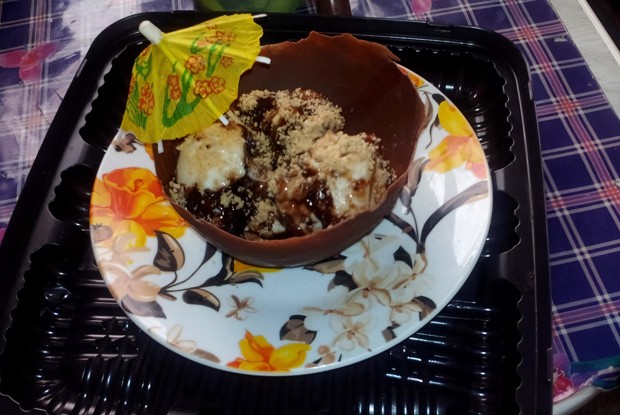 Мороженое с маршмэллоу, песочным печеньем и шоколадной прослойкой