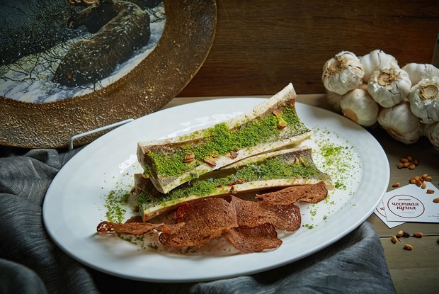 Мозговая косточка, запеченная с душистыми прованскими травами