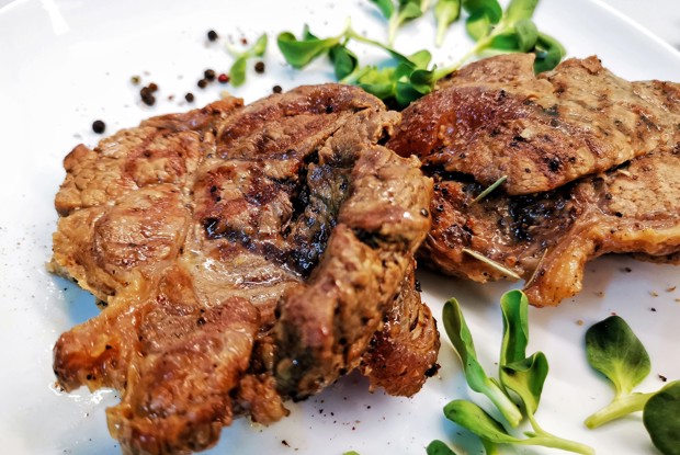 Мраморная говядина с розмарином