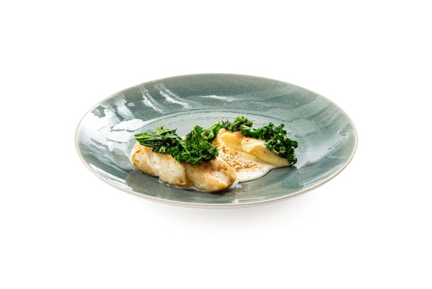 Мурманская треска с хумусом из корнеплодов