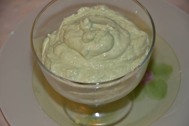 Мусс из авокадо с зеленью