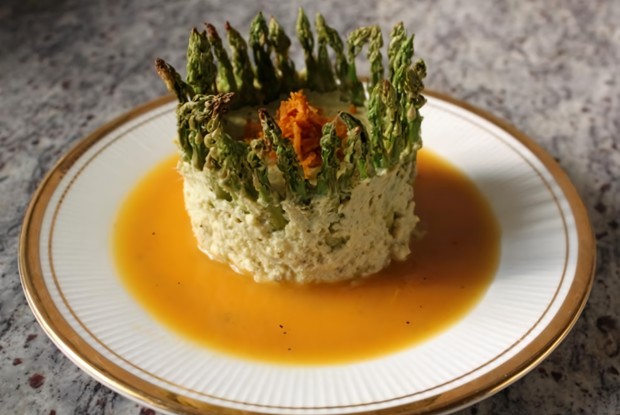 Мусс из курицы и спаржи с апельсиновым соусом