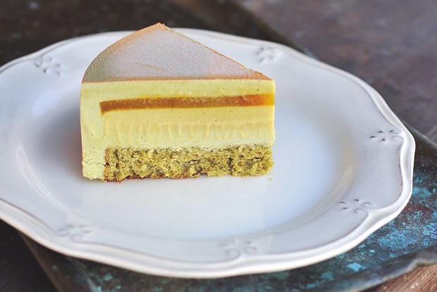 Муссовый торт «Матча – маракуйя»