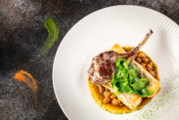 Мякоть баранины в хрустящем тесте фило