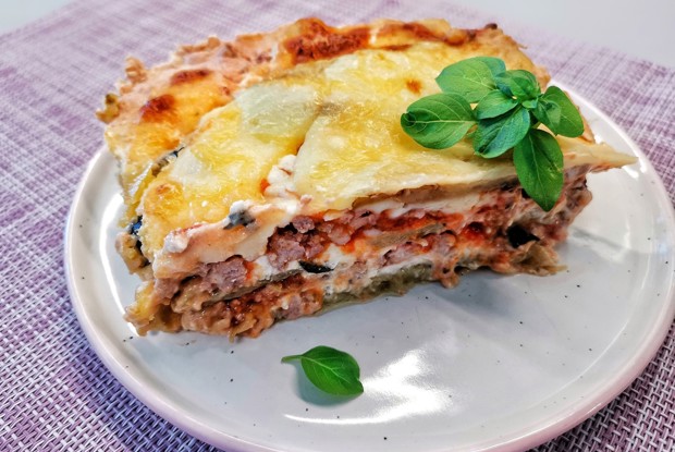 Мясная лазанья из баклажана и помидоров