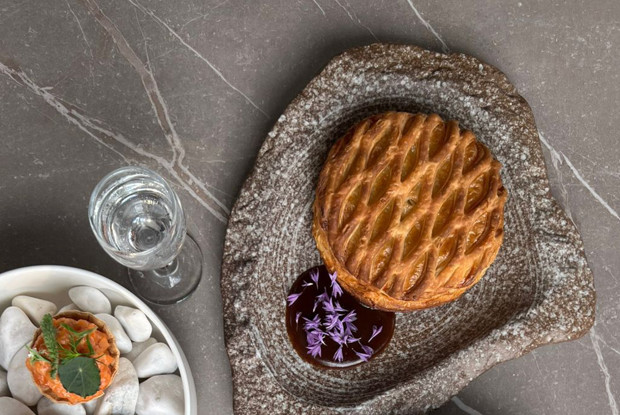 Мясной пирог «Колобок» из слоеного теста