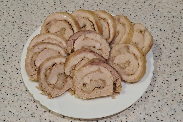 Мясной рулет из свинины