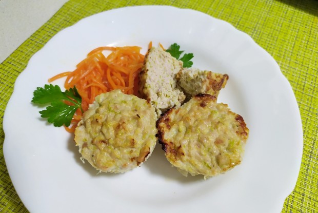 Маффины в духовке с мясом и кабачком