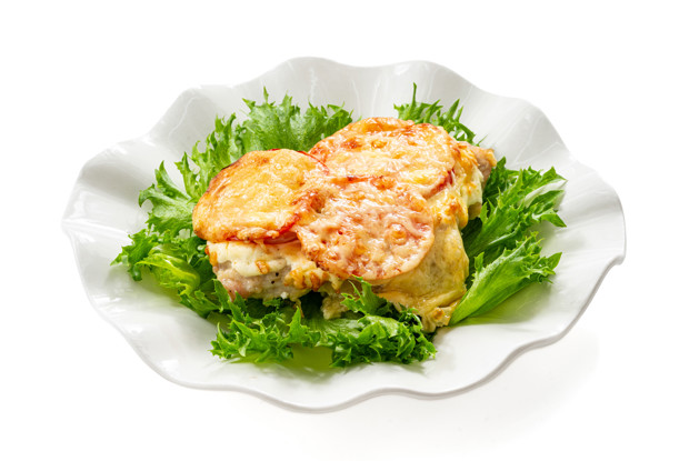 Мясо по-французски с помидорами в духовке