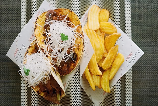 Начос с китайской уткой