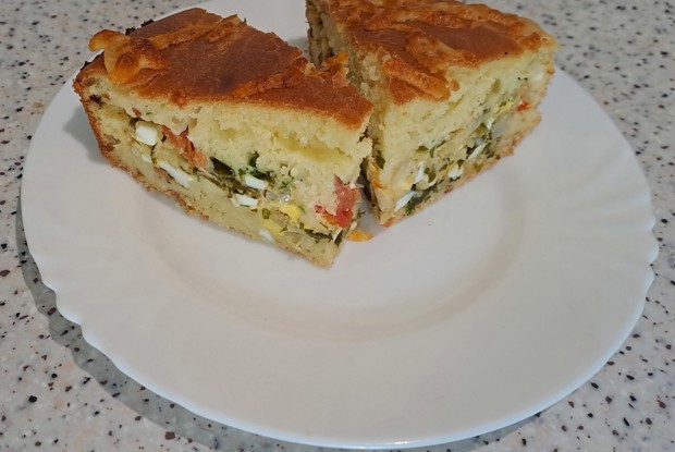 Наливной пирог на кефире с яйцом, сыром и зеленью