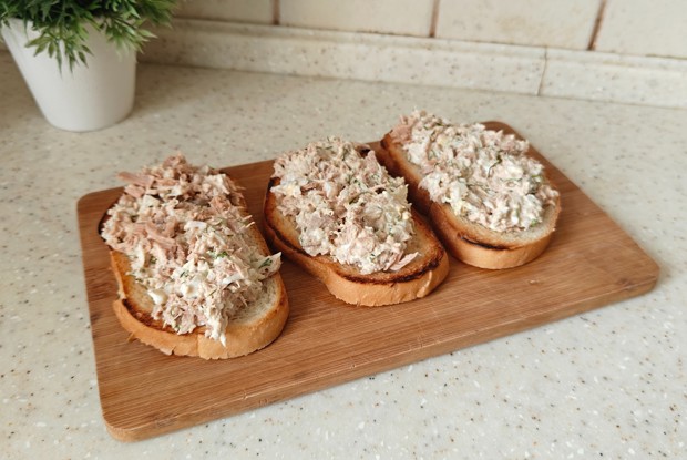 Намазка на хлеб с тунцом