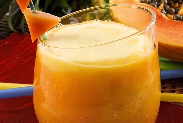 Напиток из папайи, миндаля и кардамона