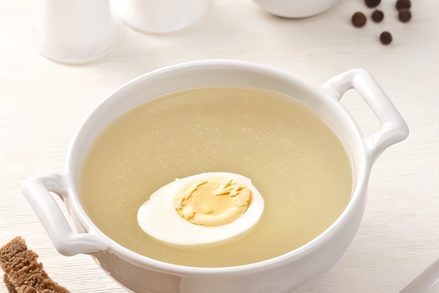 Наваристый куриный бульон с сельдереем