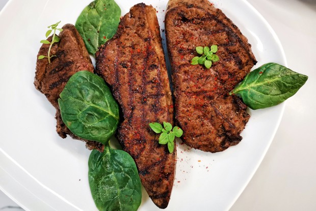 Нежный стейк из телячьей печени