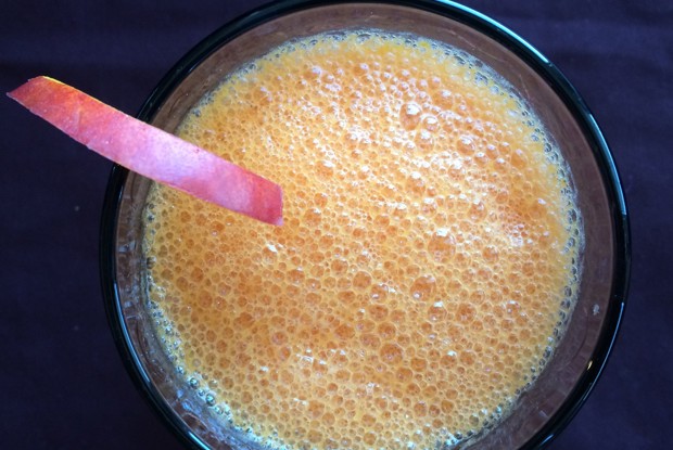 Нектариновый смузи с ягодами годжи