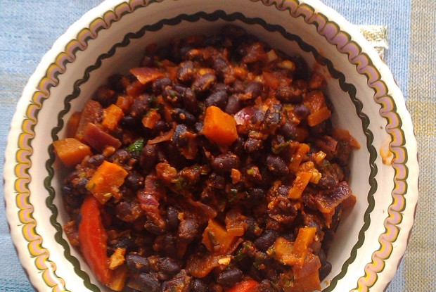 Неострое лобио