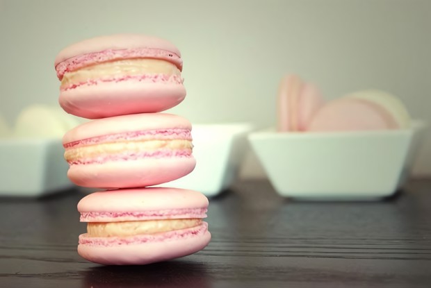 Нежнейшее французское миндальное печенье макароны ягодной начинкой