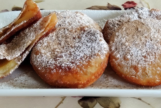 Нежные пирожки с яблоками