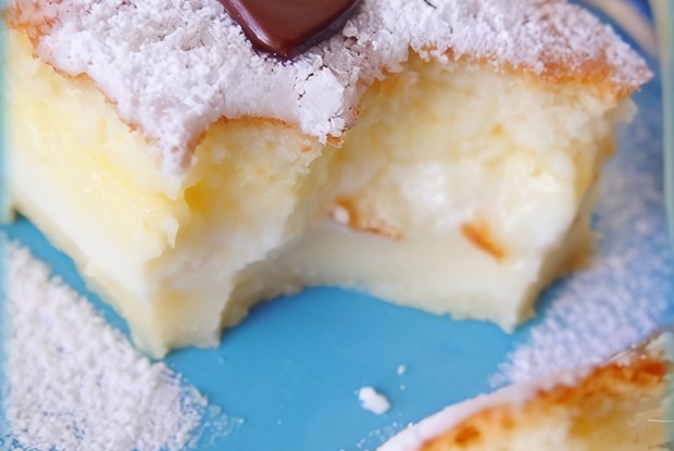 Нежные пирожные в сахарной пудре