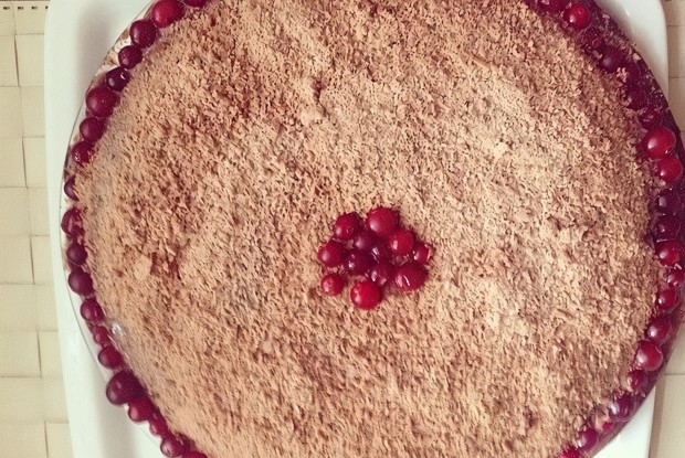 Нежный блинный торт со сгущенкой и клюквой