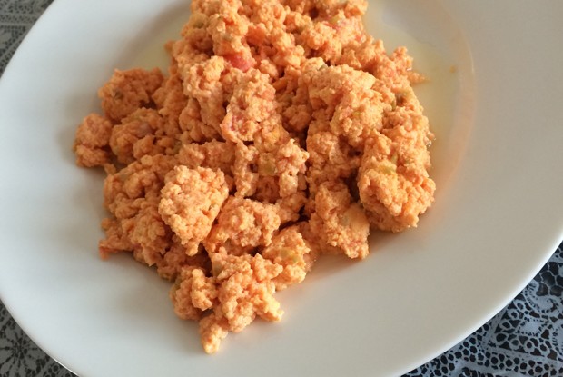 Нежный омлет с помидорами