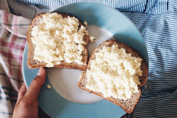 Нежный омлет с тостами от Гордона Рамзи