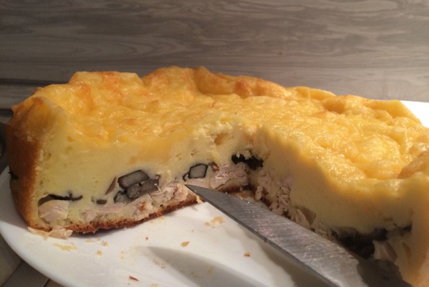 Нежный пирог с курицей и грибами