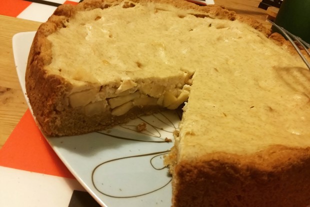 Нежный сметанный пирог с яблоками