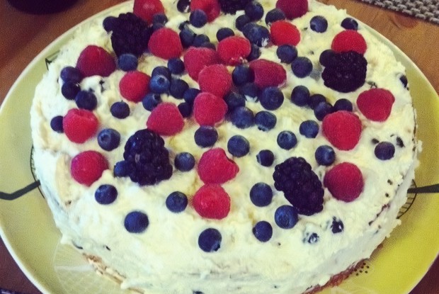 Нежный торт с голубикой