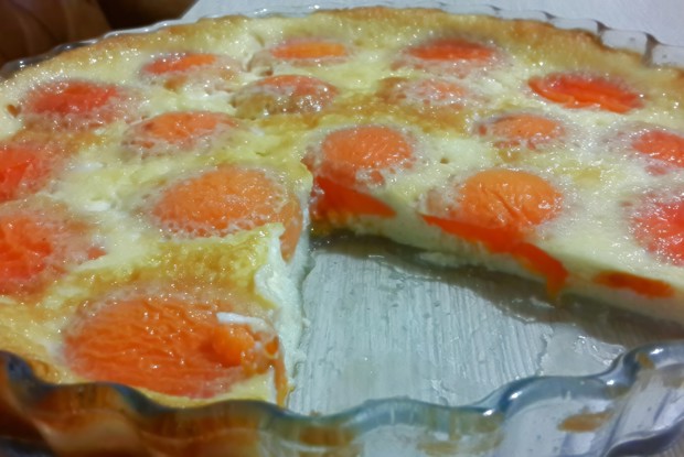 Нежное кремовое клафути с абрикосами