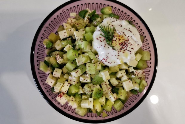 Нежный салат с адыгейским сыром