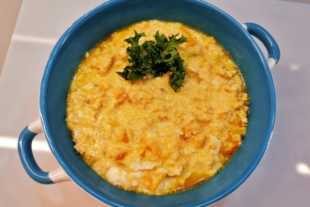 Нежный скрэмбл с помидорами