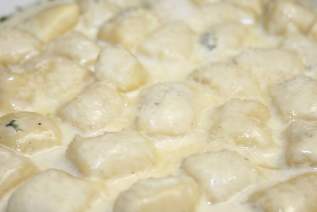 Ньокки в сливочном соусе с беконом