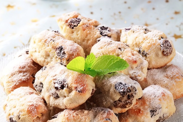 Новогоднее печенье с ананасами и вишней