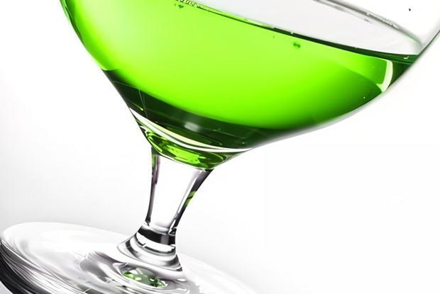 Новогодний крюшон с джином, шартрезом и еловой хвоей