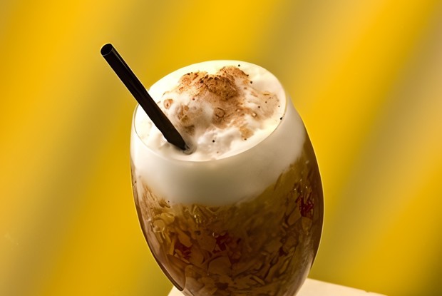 Новогодний сливовый коктейль с коньяком