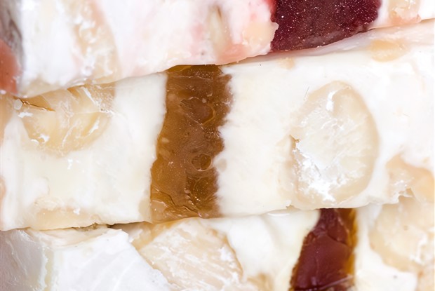 Нуга с миндалем и вишней