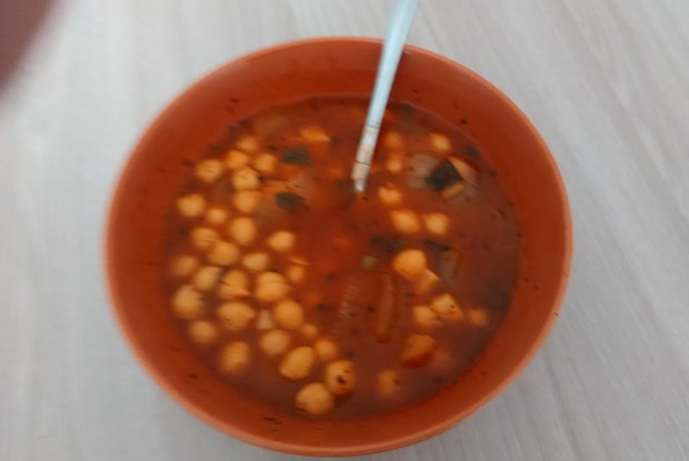 Нут с помидорами и мятой