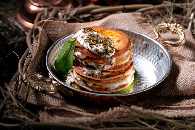 Нутовые блины с баклажанами и йогуртом