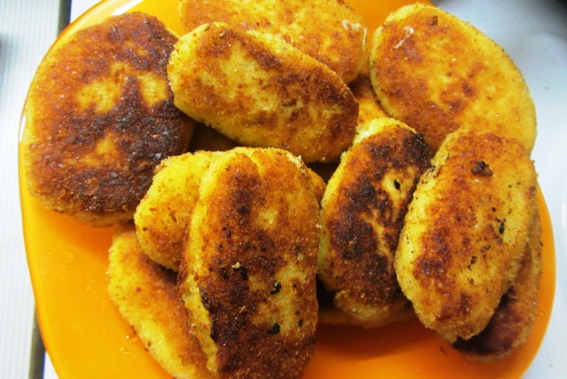 Обжаренные картофельные палочки с сыром