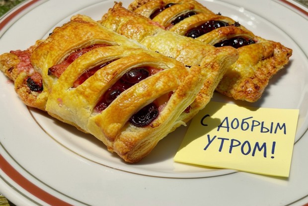 Очень простые слойки из слоеного теста с вареньем