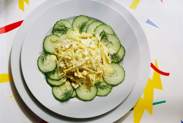 Огуречный салат с укропом и фетой