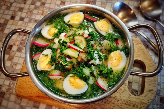 Окрошка на белом квасе с перепелиными яйцами и эстрагоном