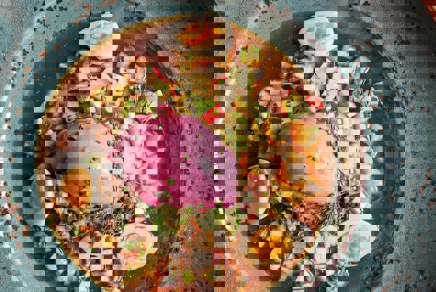 Окрошка со свекольным мороженым и хреном