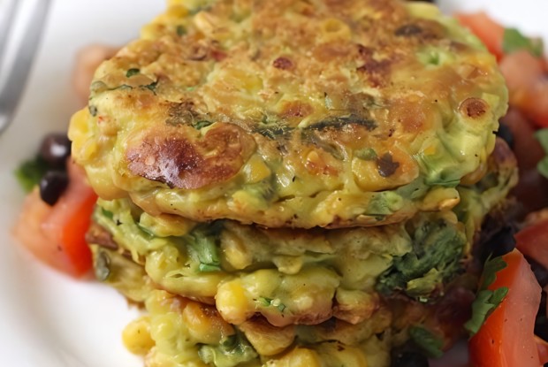 Оладьи из кукурузы и авокадо