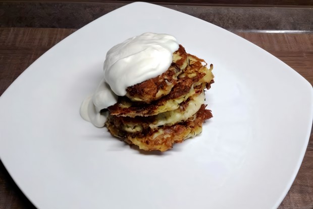 Оладьи из молодых кабачков с сыром