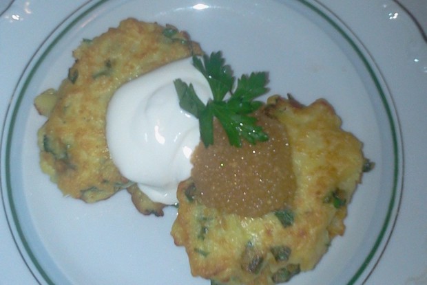 Оладьи картофельные с щучьей икрой