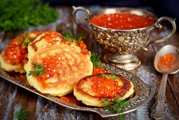 Оладьи с красной икрой